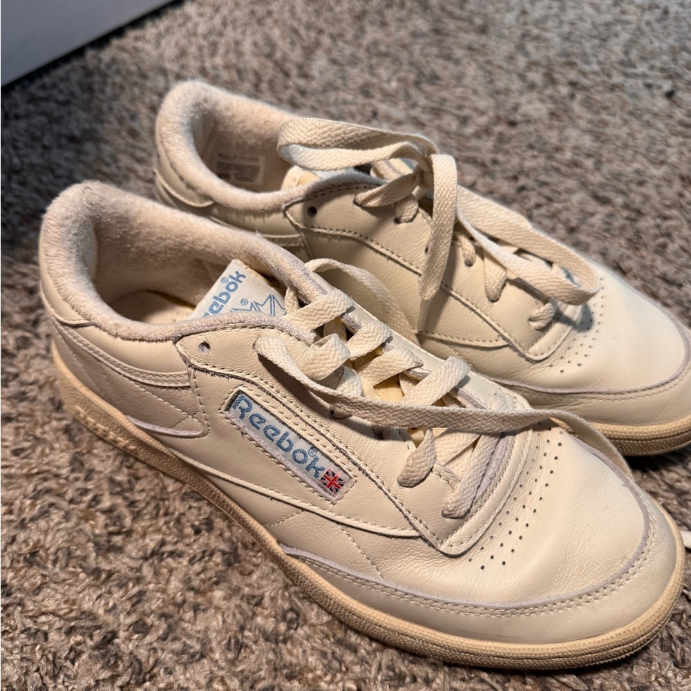 Reebok Cream Sneakers Classic Leather Design